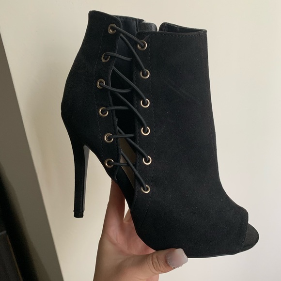 Black swade heels 👠 - Picture 3 of 5